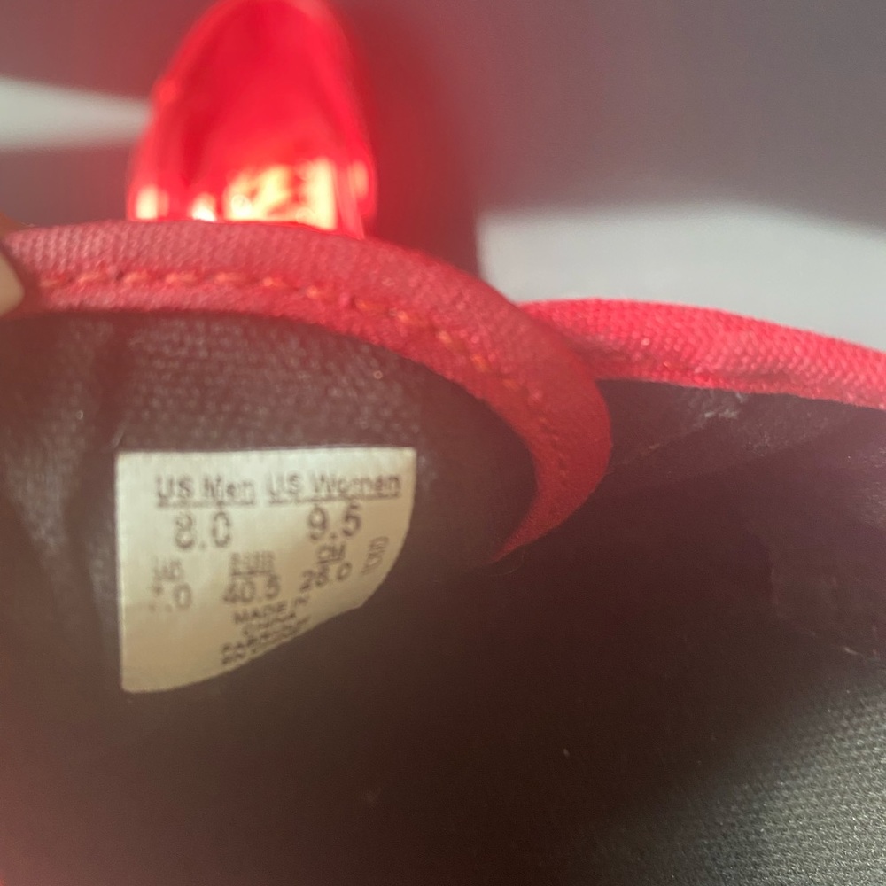 Red vans - Picture 4 of 4